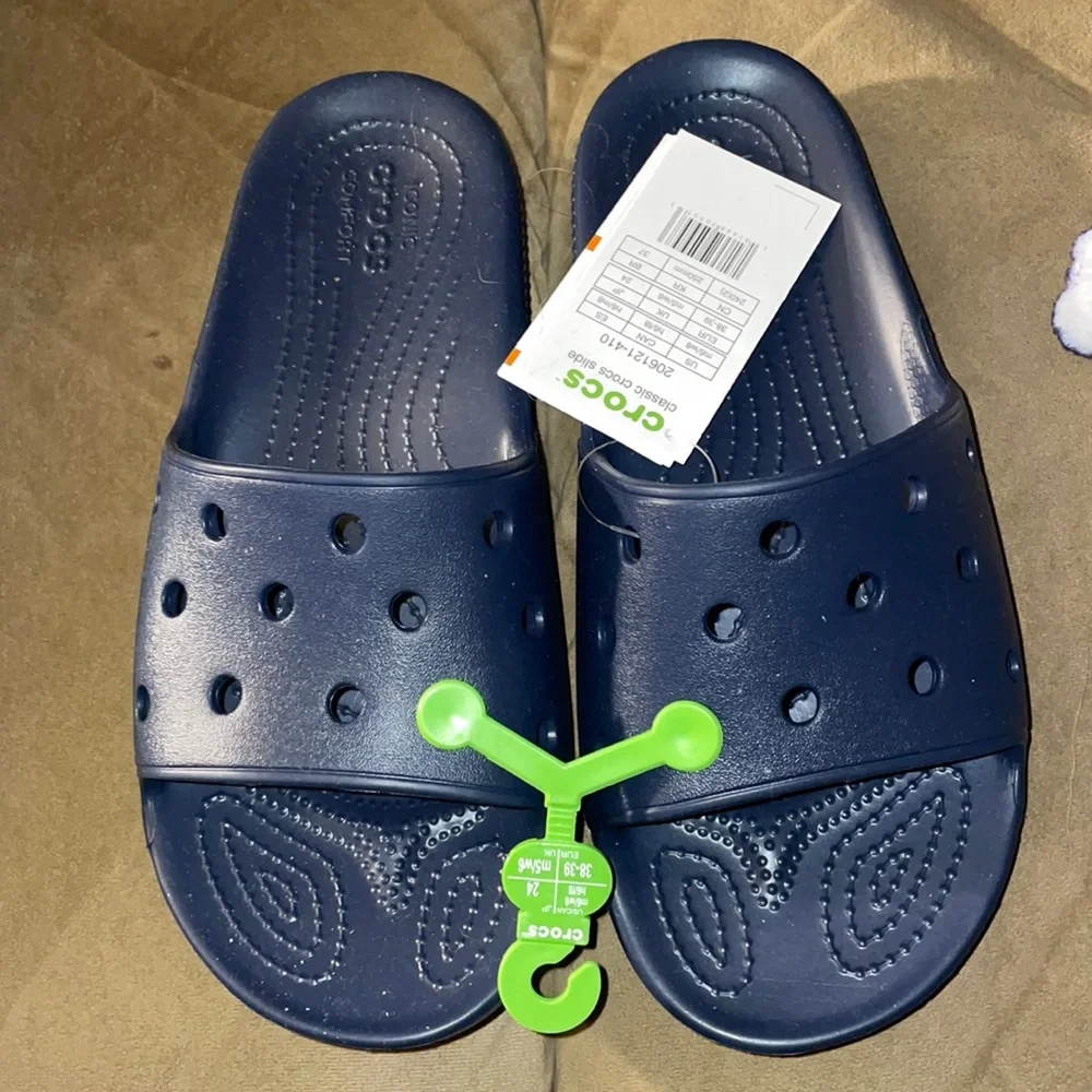 CROCS - Picture 1 of 3